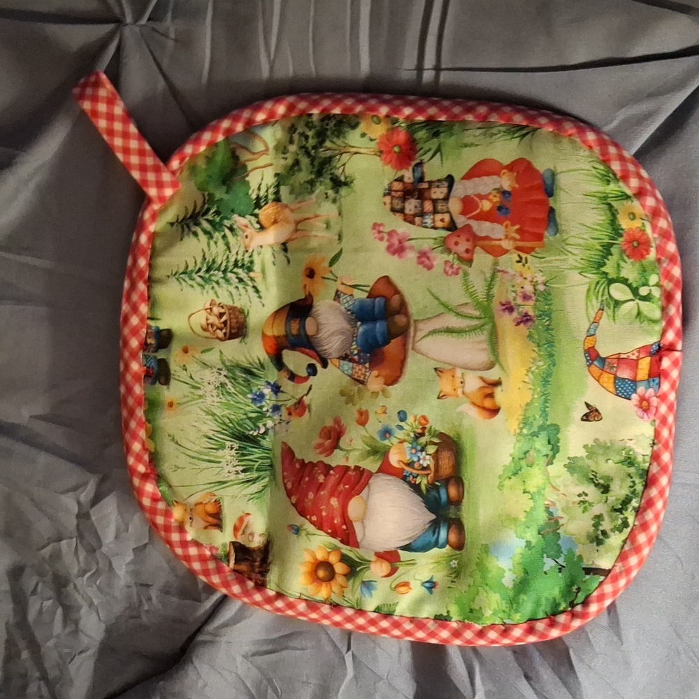 Gnome Print Pot Holders with Red Accents - Picture 4 of 6